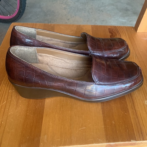 Aerosoles Final Exam Brown Slip On Croc Embossed Wedge Loafer Shoes - Picture 15 of 17